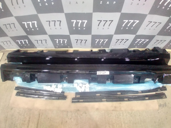 Накладки порогов черные Mercedes GLE 167 AMG БУ a1676982101