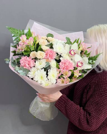 Авторский букет в розовой гамме