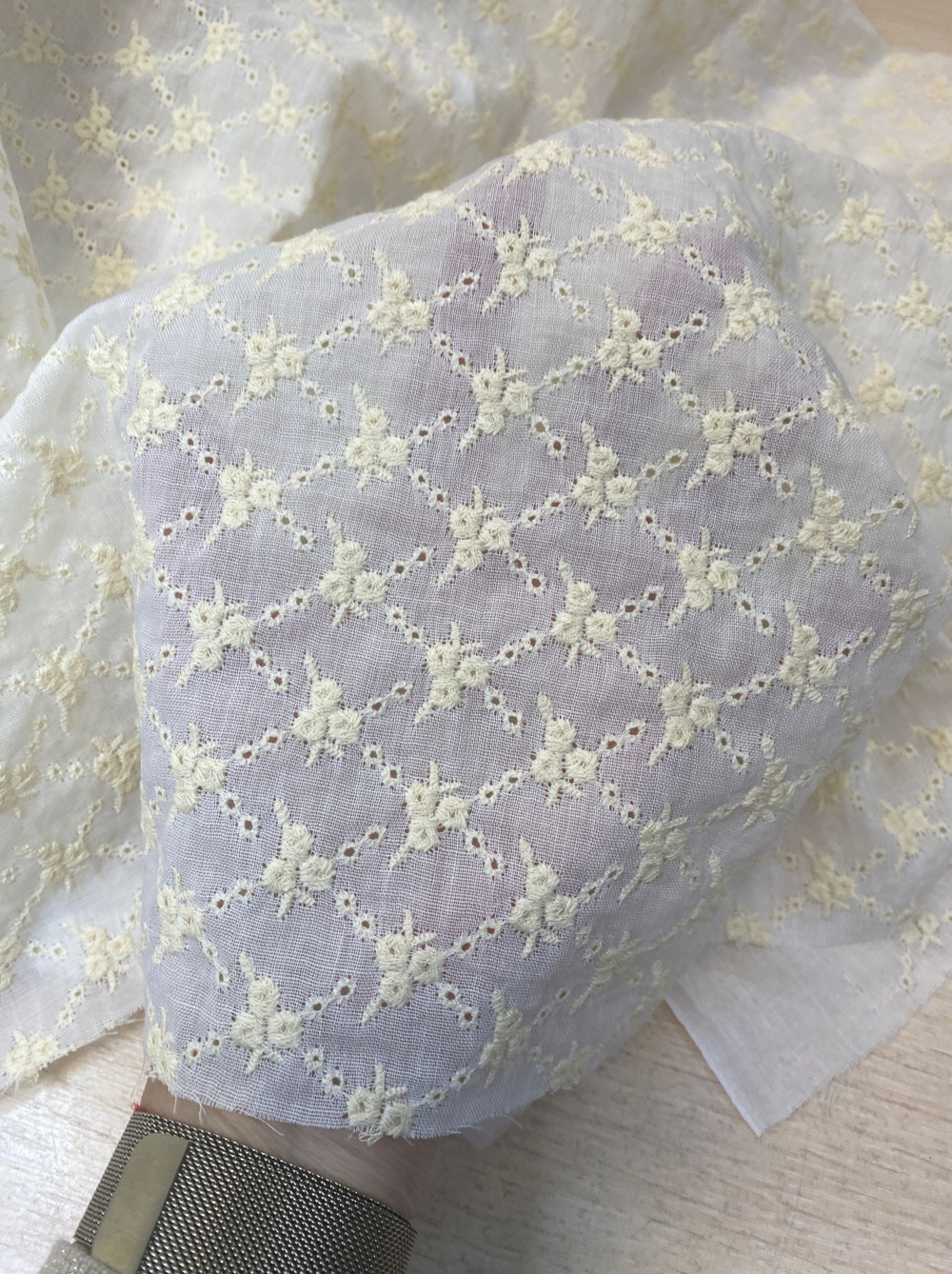 Ткань Батист натуральный хлопок 100%с вышивкой (Италия) ш-140см цена за 1м