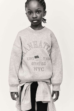 ZARA ТОЛСТОВКА С НАДПИСЬЮ MANHATTAN, СЕРЫЙ С МЕЛАНЖЕВЫМ ЭФФЕКТОМ