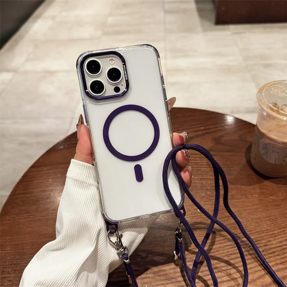 Clear Cover с MagSafe и ремешком для iPhone 15