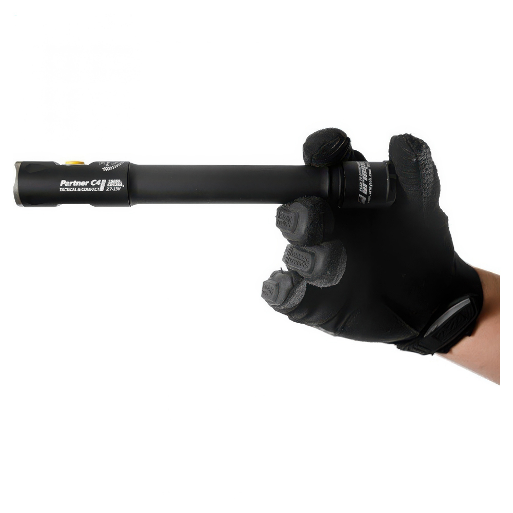 Тактический фонарь Armytek Partner C4 Pro — совместимость с оружейными креплениями и выносными кнопками.