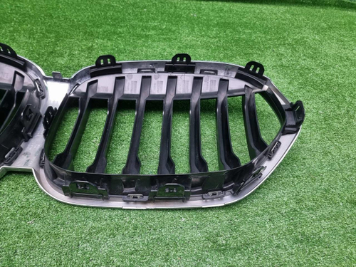 Решетка радиатора BMW X1 F48 (2019-2022)