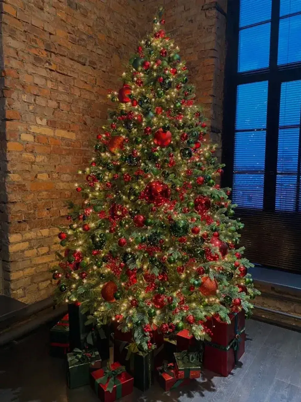 Елка с гирляндой 2в1 «Торжественная» (Литая хвоя) от 1,8 м до 4 м