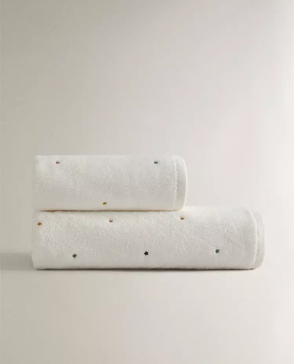 ZARA HOME ДЕТСКОЕ КУПАЛЬНОЕ ПОЛОТЕНЦЕ С ВЫШИВКОЙ «ЗВЕЗДЫ», ЖЕЛТОВАТО-БЕЛЫЙ
