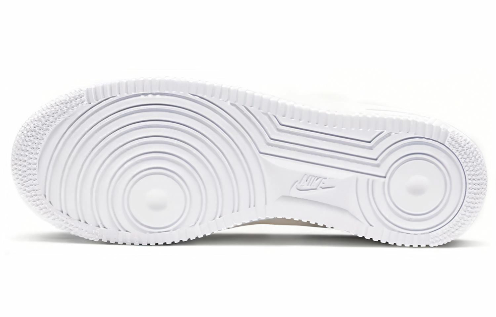 Кроссовки Nike Air Force 1 07 Lx (Женская размерная сетка)