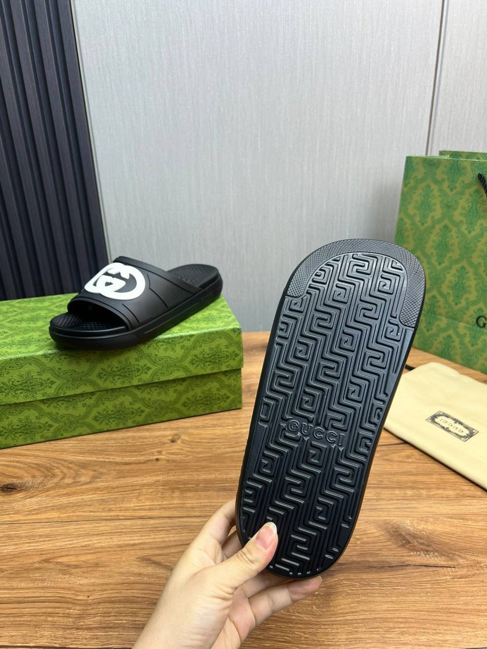 Шлёпанцы Gucci