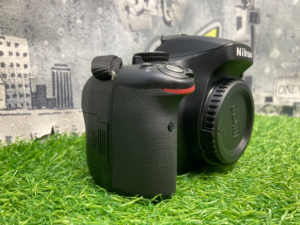 Nikon d5100 body 3.700 кадров
