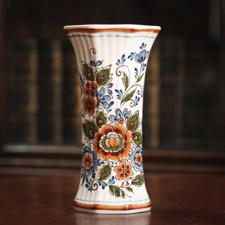 Вазочка с полихромной росписью