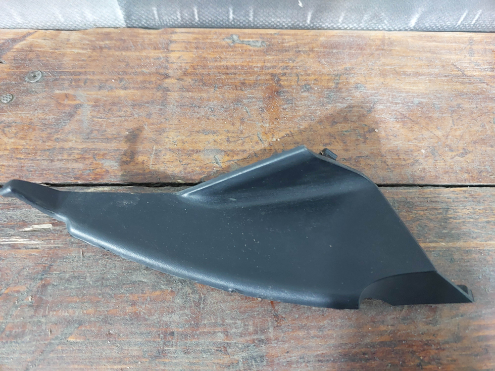 Накладка лобового стекла правая Kia Seltos 19-нв Б/У Оригинал 86154Q5000