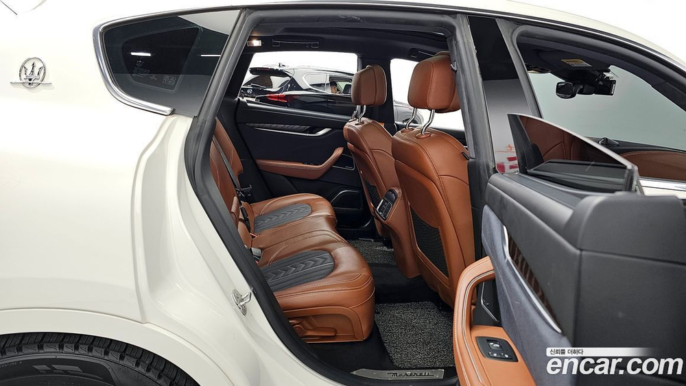 Maserati Levante 3.0 Дизель AWD GranLusso (08.2019)