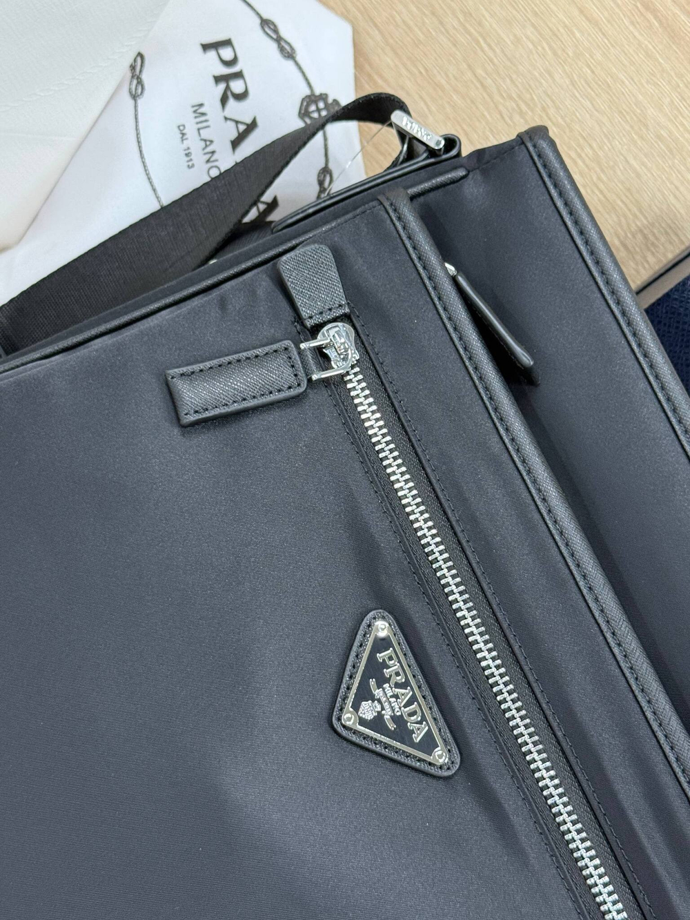 Сумка-мессенджер Prada