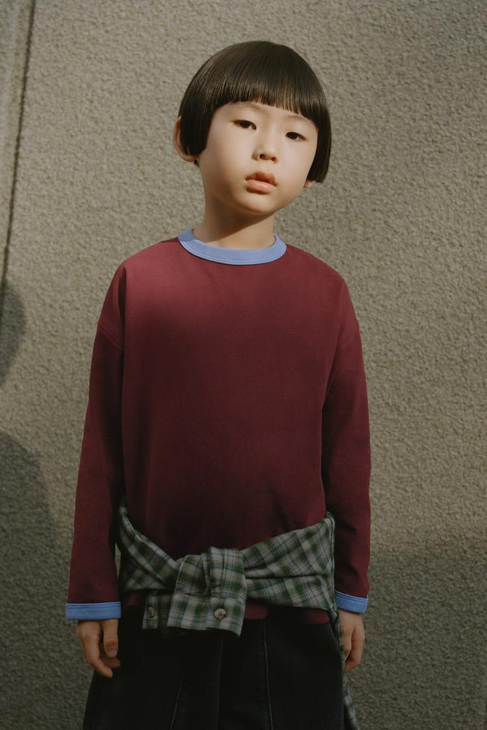 ZARA НАБОР ИЗ ДВУХ ОДНОТОННЫХ ФУТБОЛОК С ОКАНТОВКОЙ, ГРАНАТОВЫЙ