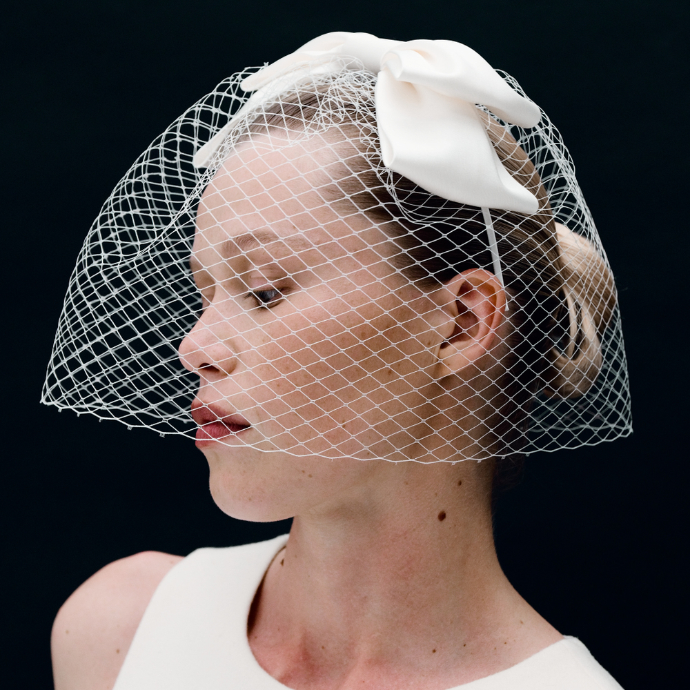 Вуаль круглая с объемным бантом из тафты