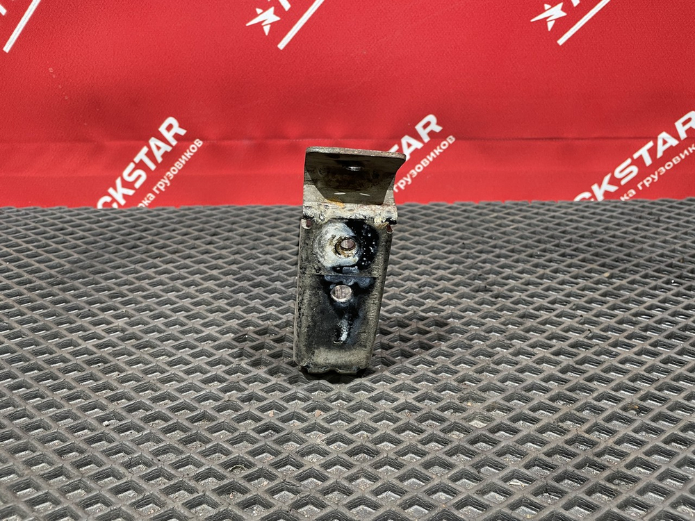 Кронштейн крыла заднего