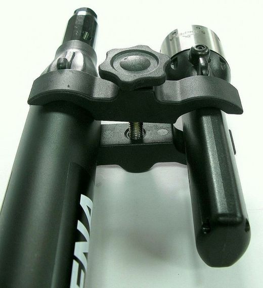 Адаптер пластиковый для крепления фонаря к ружью Scorpena