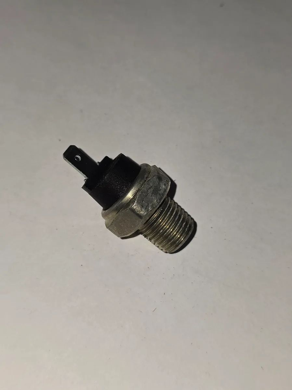 Датчик аварийного давления масла ММ111Д (6012.3829) (ЭМИ)