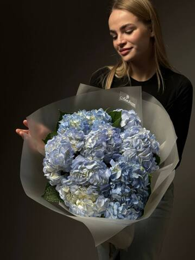 Букет из голубых гортензий