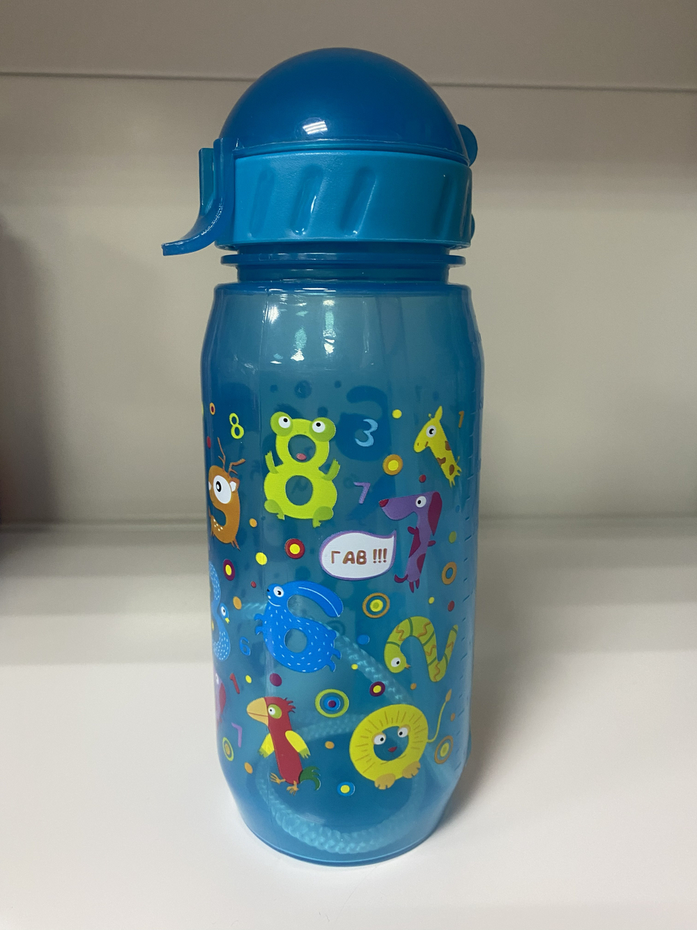 Бутылочка для воды и других напитков "Цифры" с силиконовой трубочкой объемом 400 мл , цвета в ассорт.