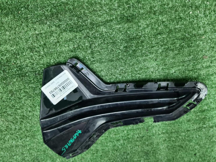 Накладка переднего бампера левая BMW 3er G20 18-22