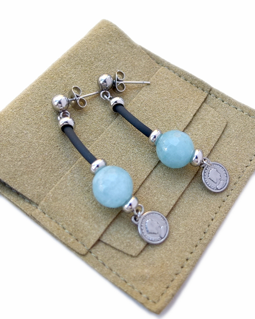 Гвоздики с голубым халцедоном