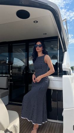 Платье черное в белый горошек