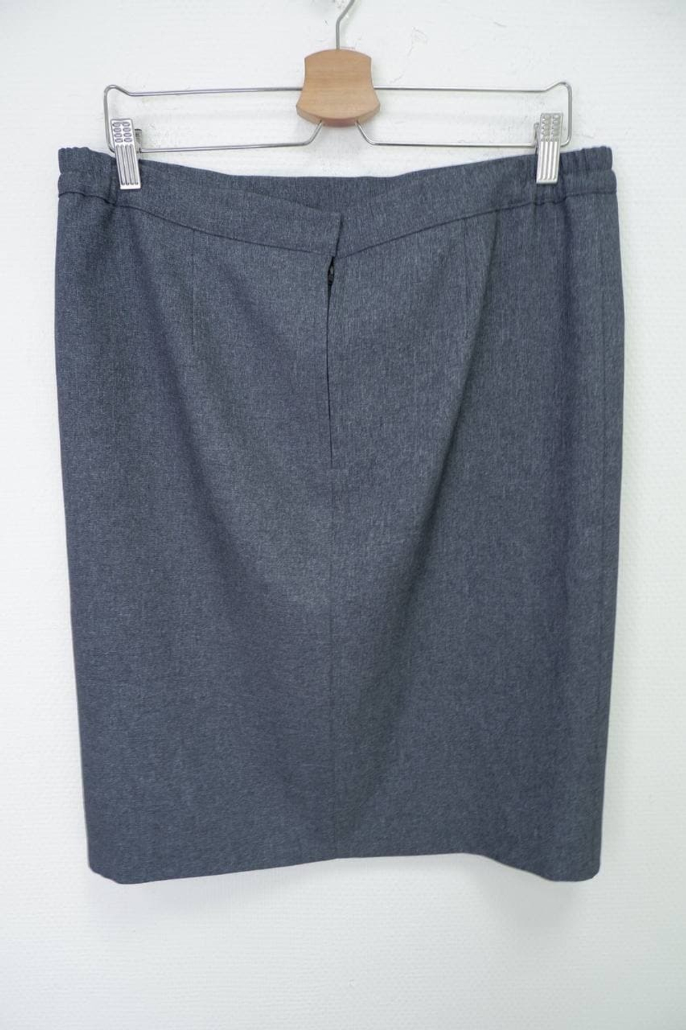 Юбка с вырезом 48 размер