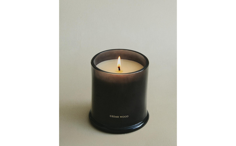 Zara Home Свеча ароматическая Cedar Wood 350 г, растительный воск, аромат древесный, Коричневый