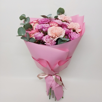 Букет из роз и диантусов Ирина