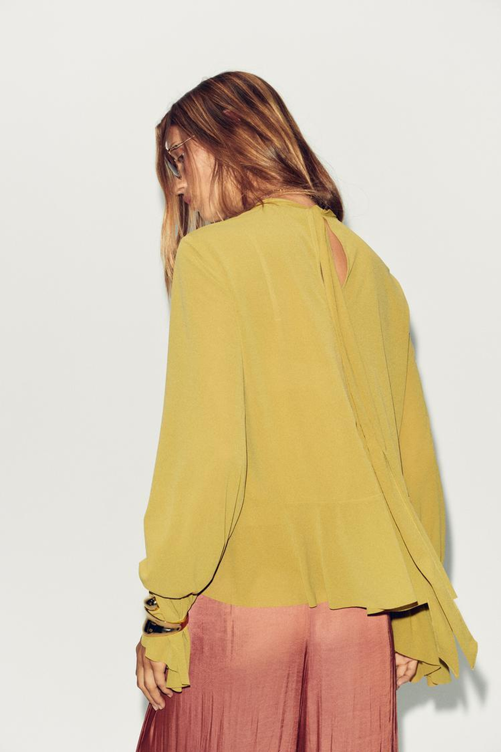 ZARA ЛЕГКИЙ ТОП, ОЛИВКОВЫЙ