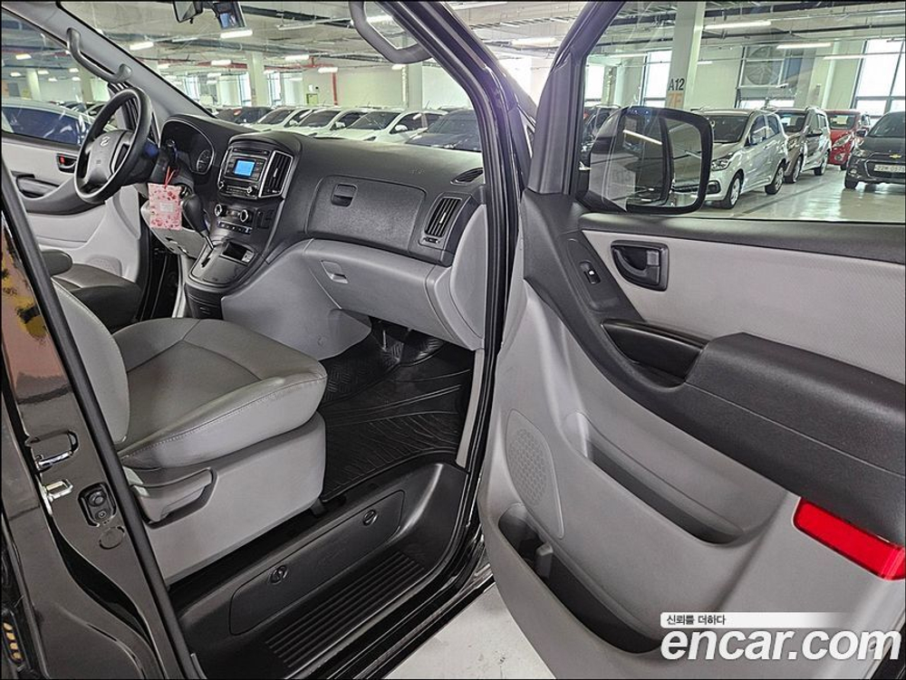 Hyundai The New Grand Starex Van 5-и местный (07.2020)