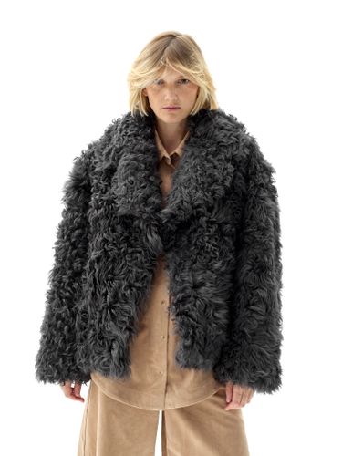 Укороченная графитовая шуба из овчины