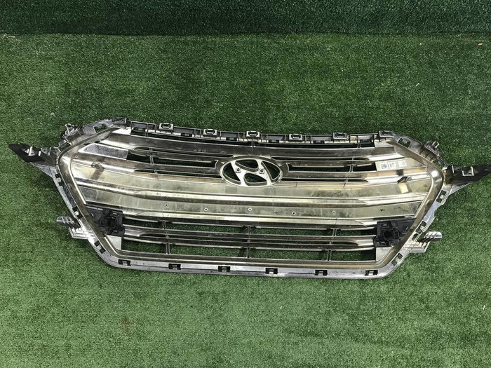 Решетка радиатора Hyundai Elantra 6 AD (2015-2019)