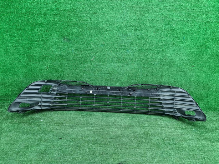 Решетка переднего бампера Toyota Camry xv70 17-21