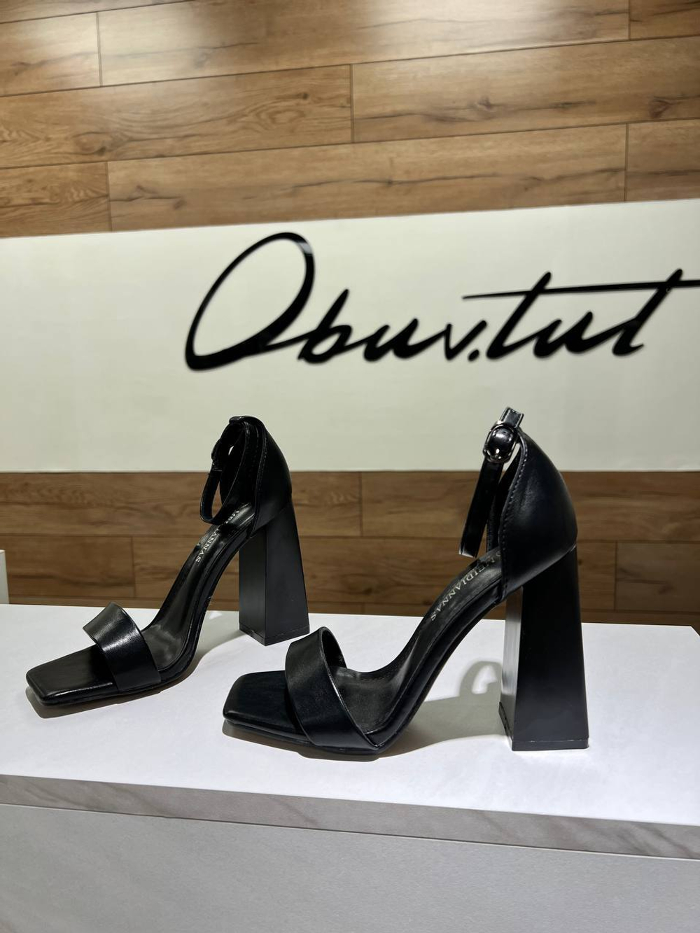 Босоножки женские