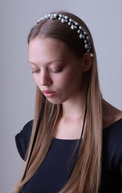 Ободок-чокер с жемчужным декором
