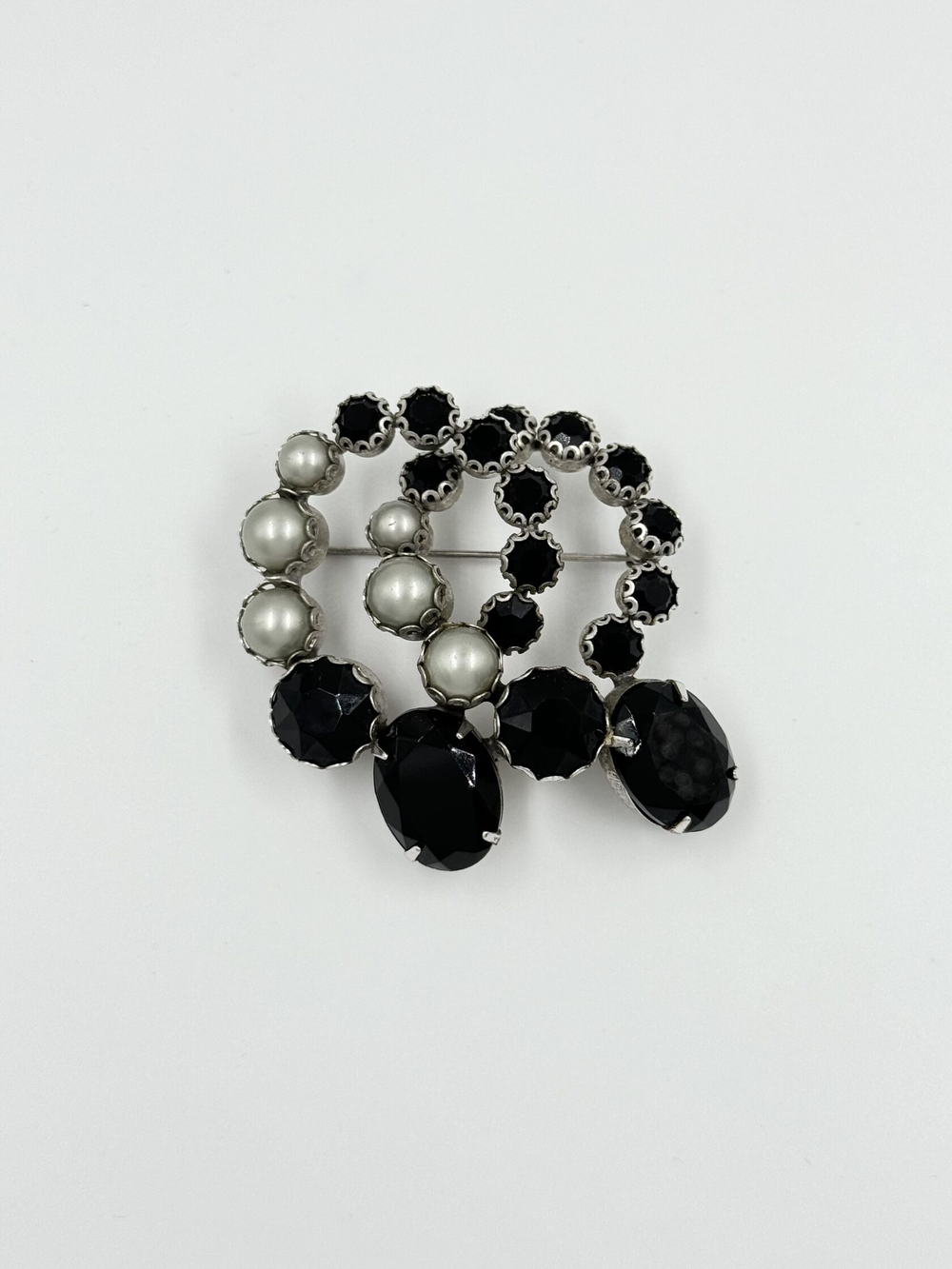 Брошь Schiaparelli