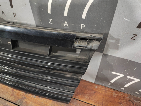 Решетка радиатора Volkswagen Touareg 3 18-нв Б/У Оригинал 760853651JBUS