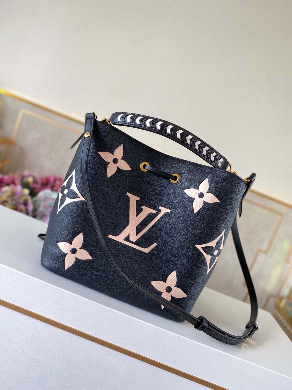 Louis Vuitton NeoNoe MM