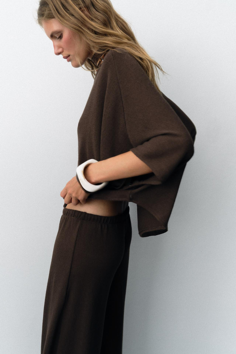 ZARA ТОП В РУСТИКАЛЬНОМ СТИЛЕ С КОРОТКИМИ РУКАВАМИ, КОРИЧНЕВЫЙ