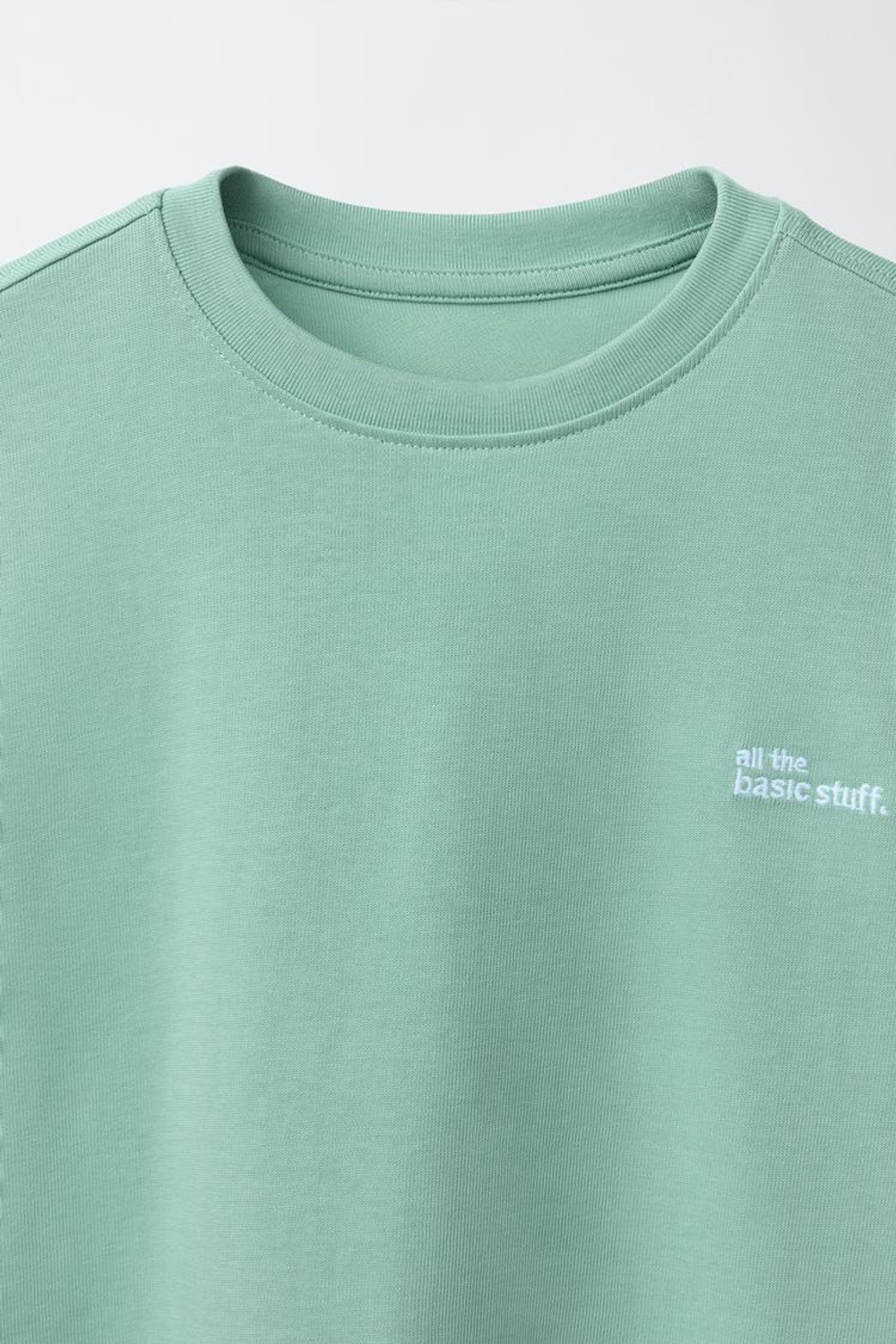 ZARA ФУТБОЛКА ИЗ ПЛОТНОЙ ТКАНИ С ВЫШИТОЙ НАДПИСЬЮ, БИРЮЗОВЫЙ