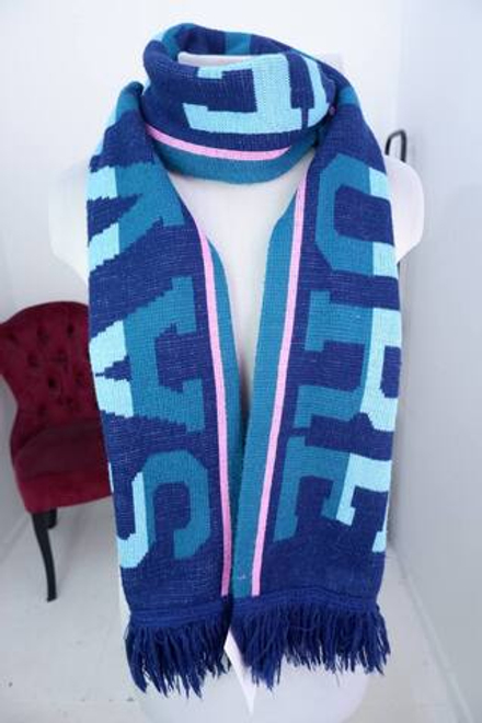 Шарф для яркого акцента