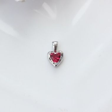 Подвеска Сердце с красным фианитом, 12*8 мм, родий, П304