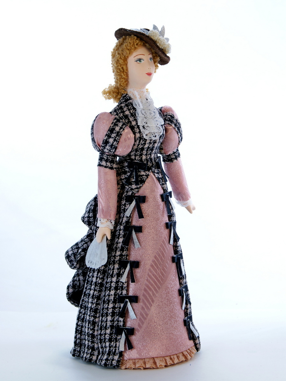 Кукла коллекционная в дневном женском костюме нач. 20 века