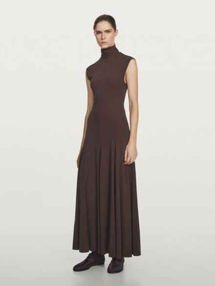 Massimo Dutti Длинное платье с высоким воротом - STUDIO, коричневый