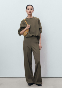 Свитшот с круглым вырезом горловины