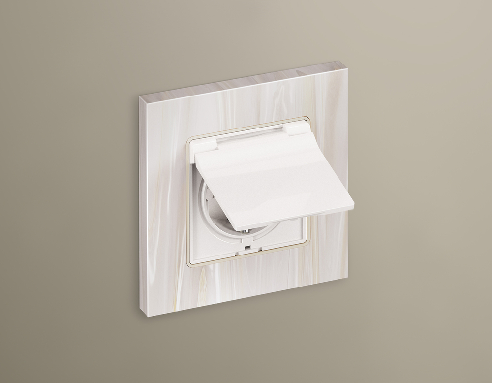 MA108010 Комплект механизма электрической розетки ALFA Белый глянец с/з с шторками и крышкой IP44 QUANT (AP1080, VM141)