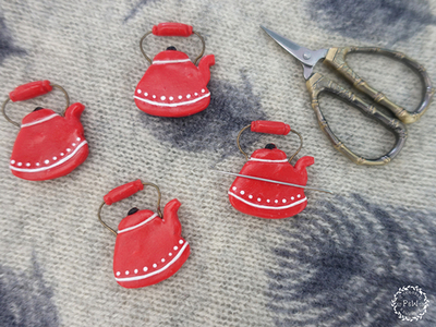 Магнит для игл "Красный чайничек"