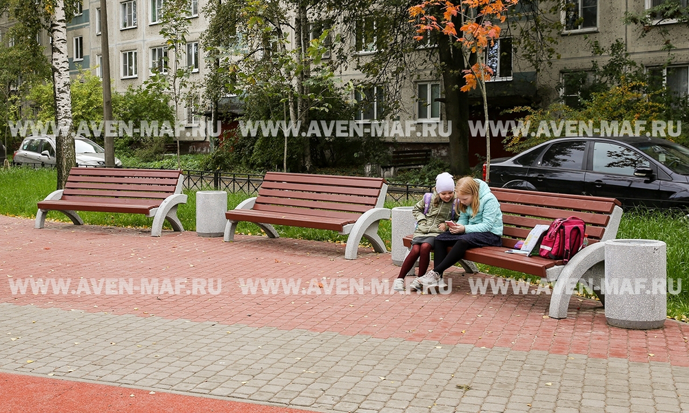 Скамейка на бетонном основании