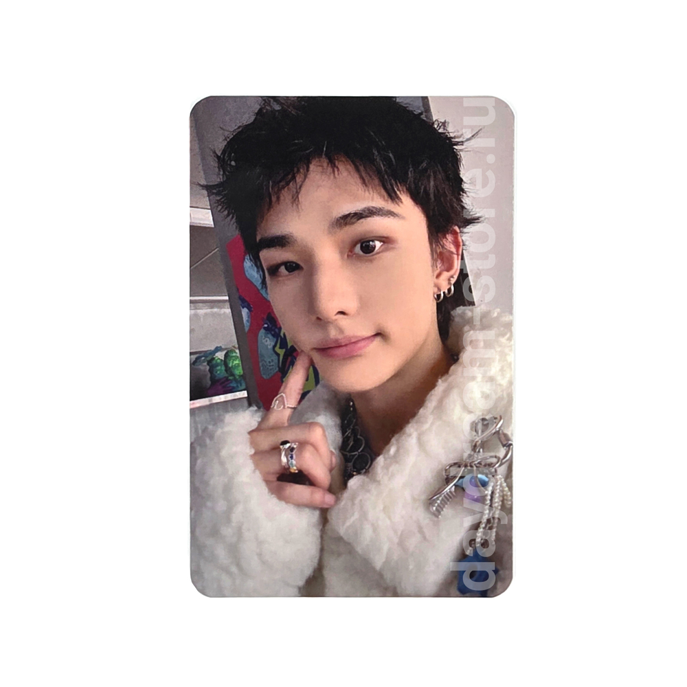 Фотокарта Hyunjin Stray Kids - 2026 Season’s Greetings STARLIGHT SUPPER CLUB [Soundwave]